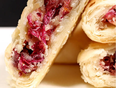 不用去云南也能吃到正宗鲜花饼了,没去过大理却吃到了大理鲜花饼