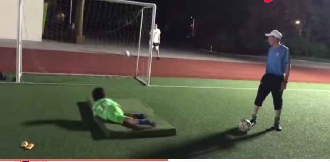 足球倒钩射门训练教学,青训射门训练贴近实战