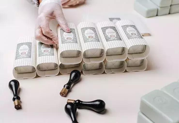 时髦精の恋物癖：易拉罐香水、玳瑁牙刷、“爱马仕”香氛...