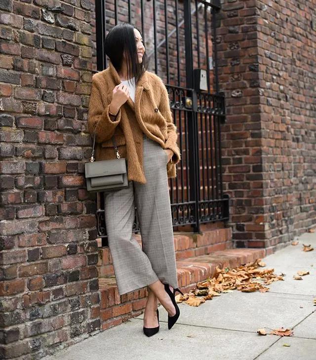 2021年最流行黄灰的穿搭,2023高级色系穿搭