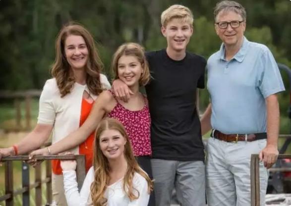 比尔盖茨传奇一生,比尔盖茨的一生经历详细