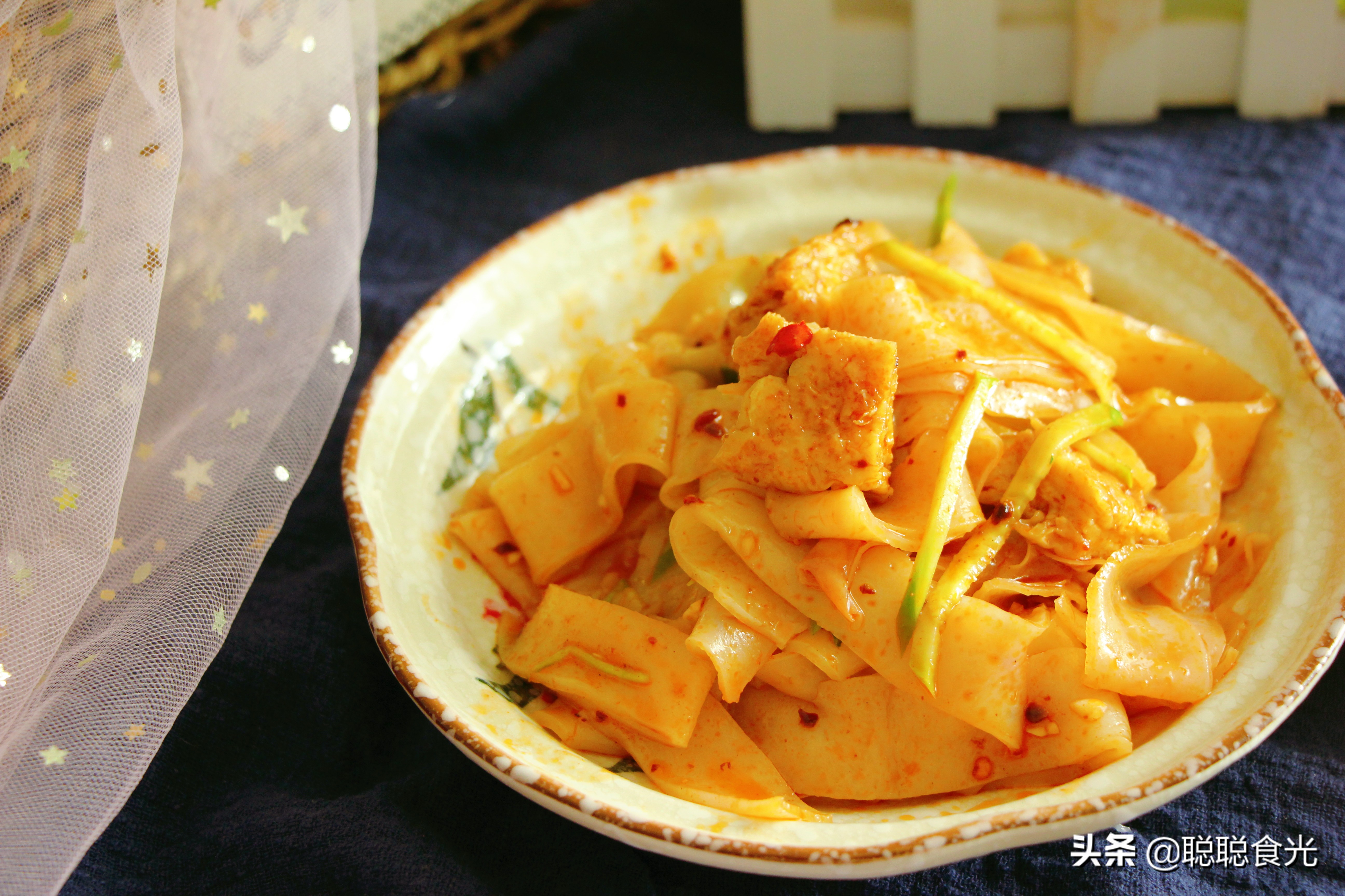 凉皮怎么做才有劲道不易断,凉皮做的不筋道还发粘怎么回事