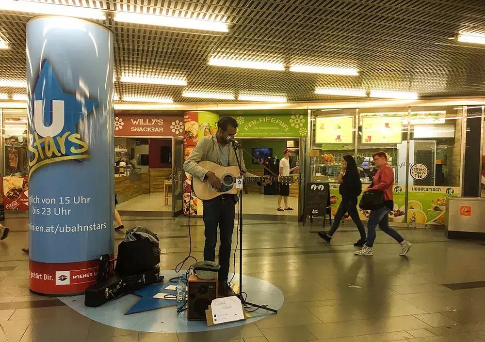 被贴上“蓝色的多瑙河”的标签，这座治愈系的城市，究竟如何？