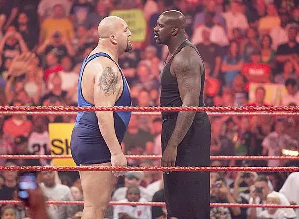 拳王暴打wwe,施瓦辛格一拳打倒wwe