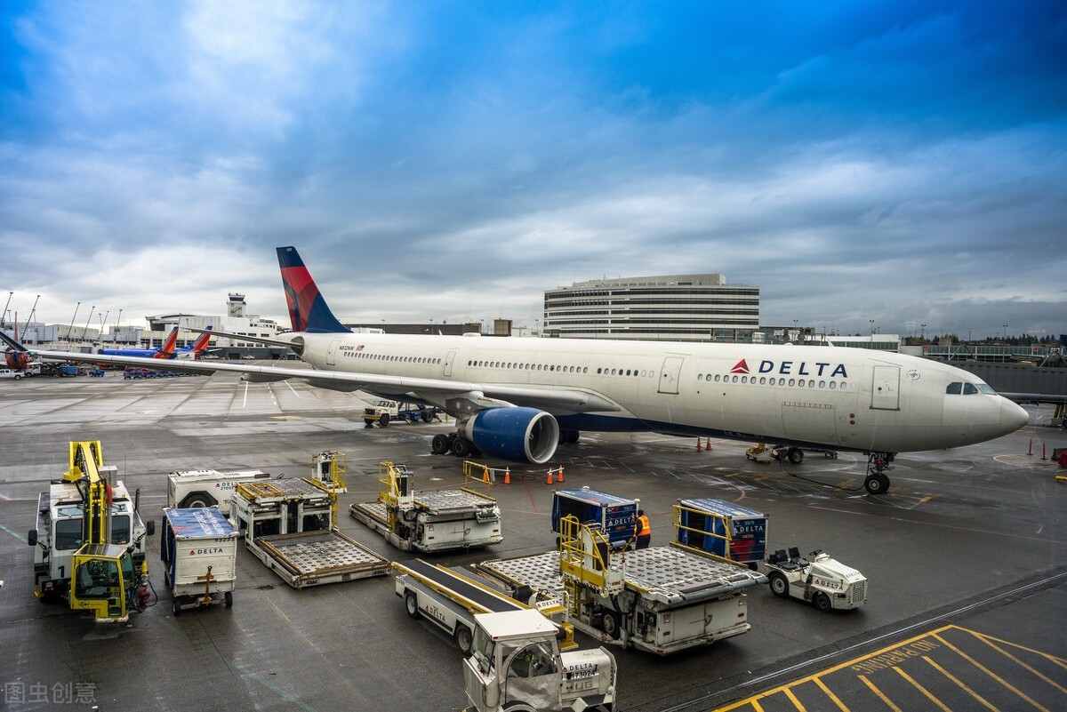 强制接种疫苗，美国下狠手，波音美联航都发令了，不打疫苗别来上班