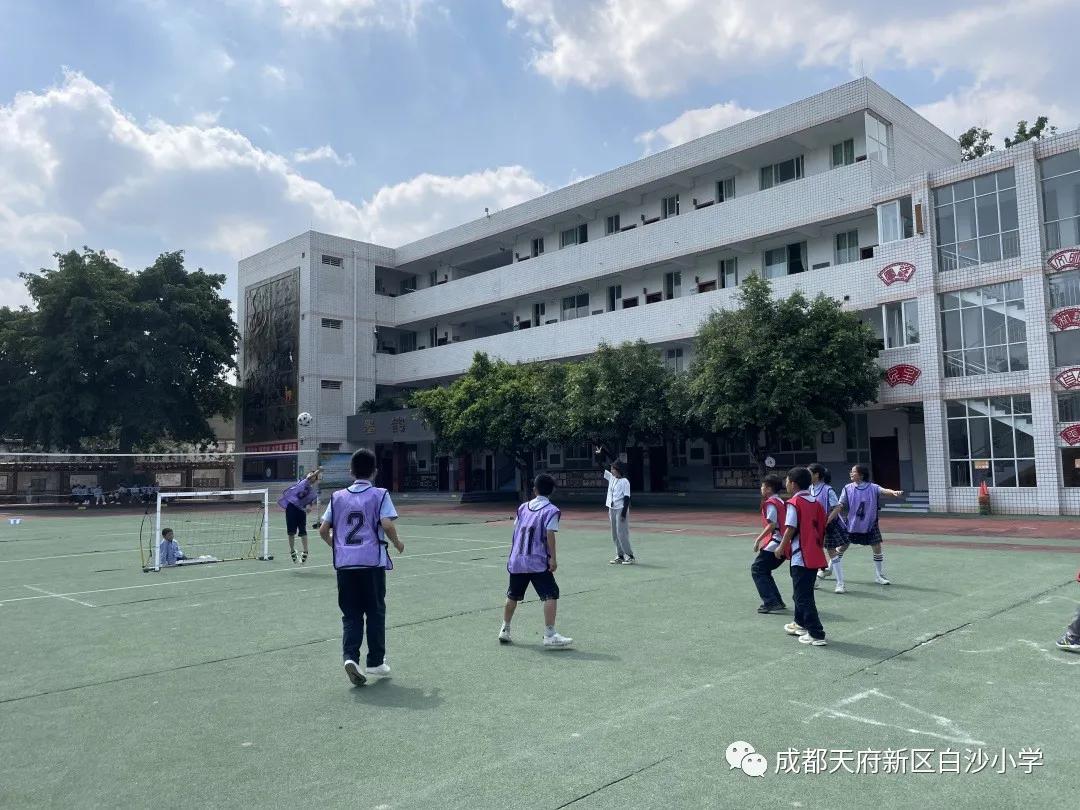 足球联赛暨校园足球,足球绿茵放飞梦想