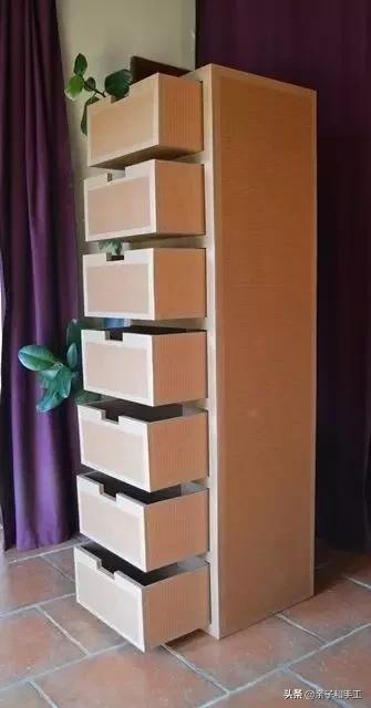 只用瓦楞纸就可以做出一件件家具，简直酷爆了