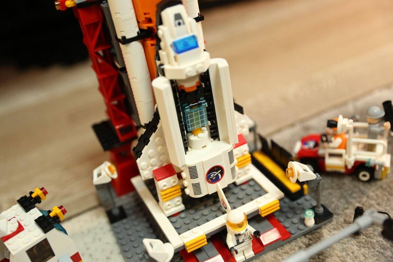 乐高新手拼搭700多颗粒的积木,乐高大块积木拼搭