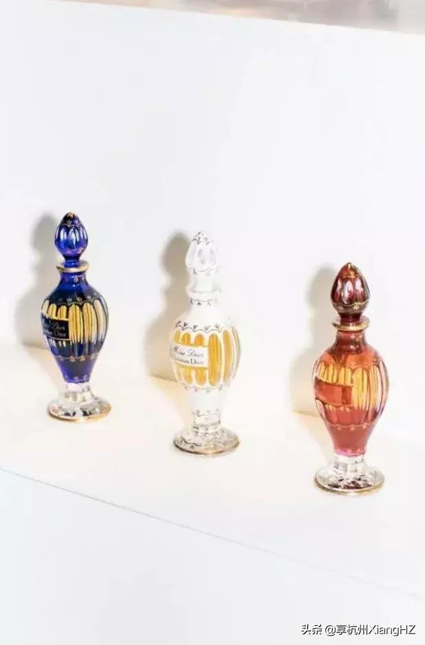 迪奥1997旗袍秋冬大秀 (迪奥1953时装展图片)