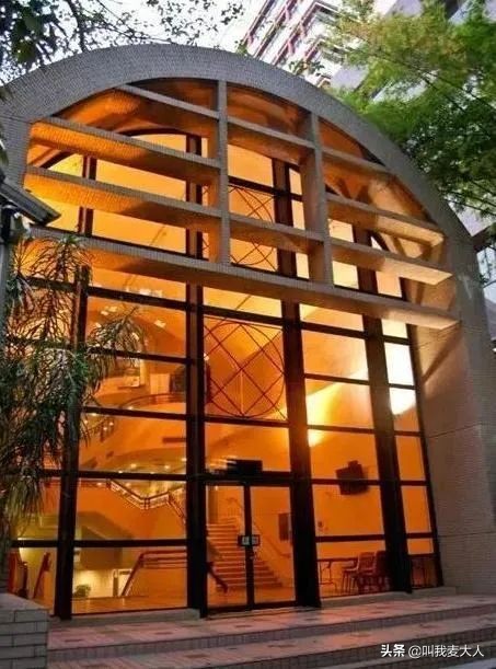 李泽楷的浪荡情史，10个女友一个比一个年轻，小26岁郭嘉文又被甩