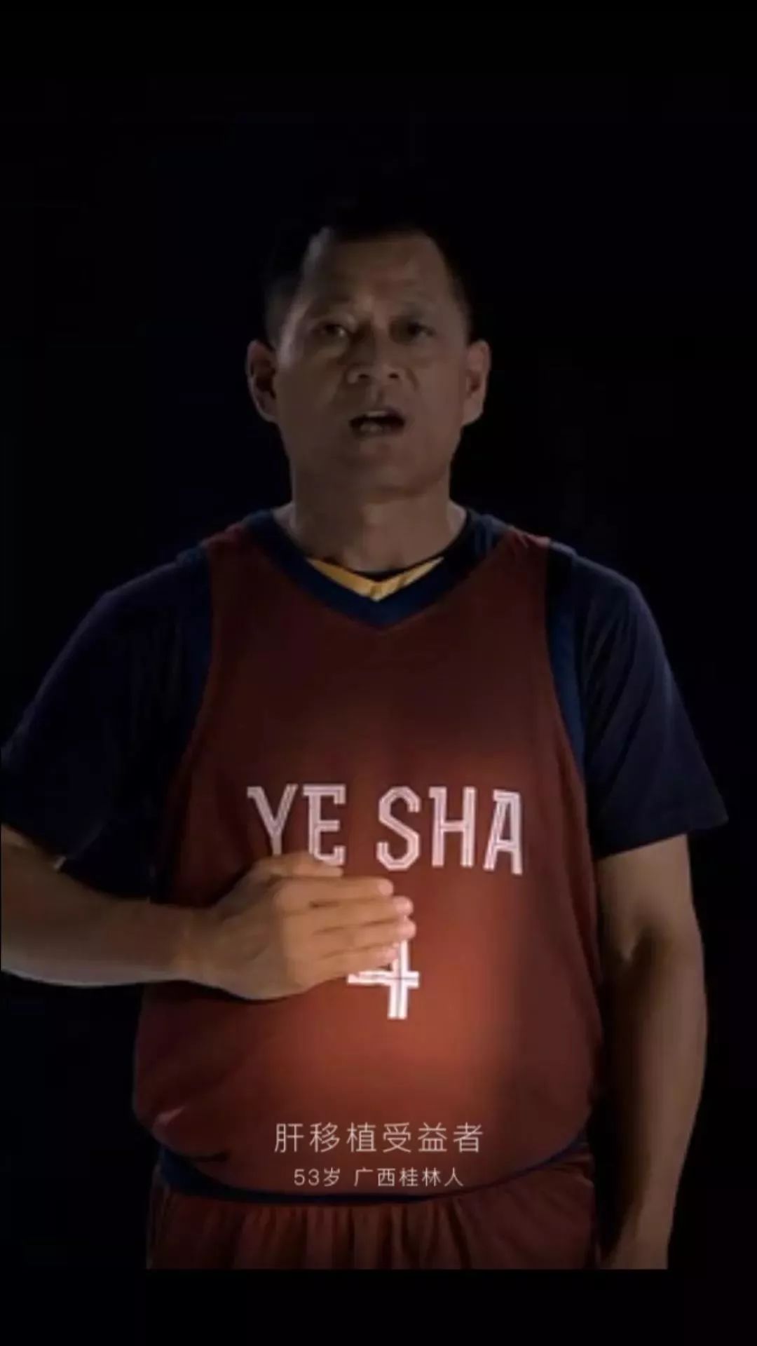 惊动央视,姚明都来致敬。他“一个人”组成篮球队后,打败了死神