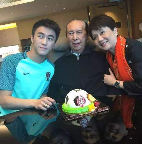 2011年赌王四房争产,赌王去世参加葬礼家庭名单