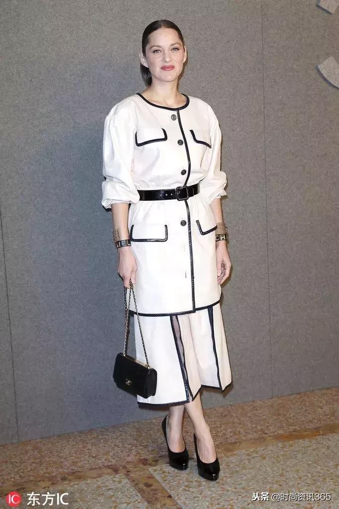 “埃及风”也刮到了时尚圈？CHANEL用金丝银线为你解答！