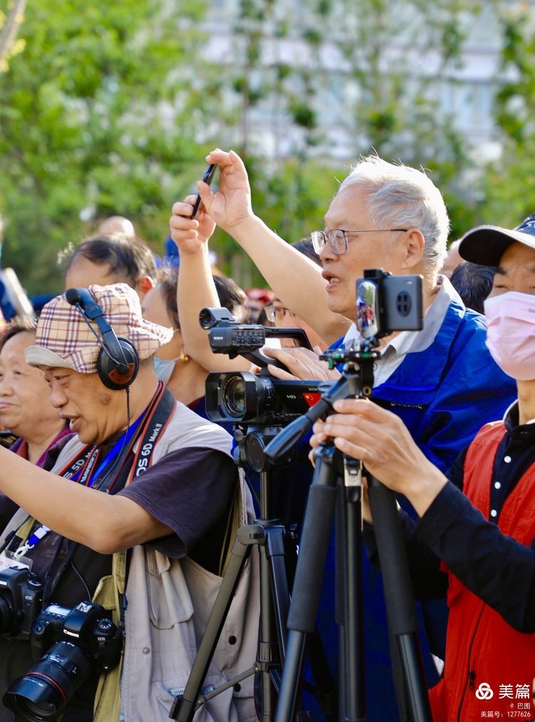 洛阳牡丹广场：*疆新**舞大联欢