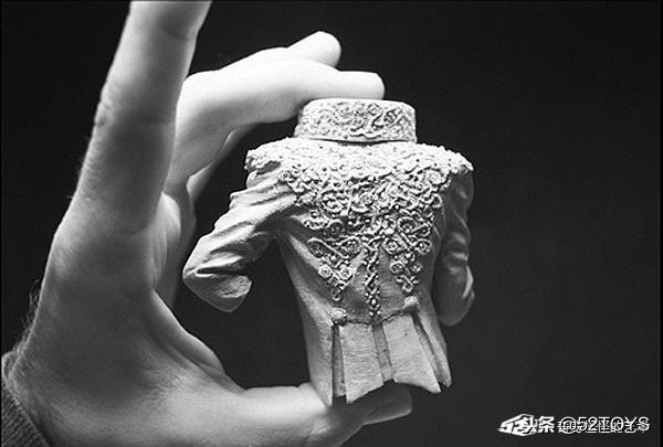 西西弗斯雕塑图片,巨型雕塑托尼斯塔克