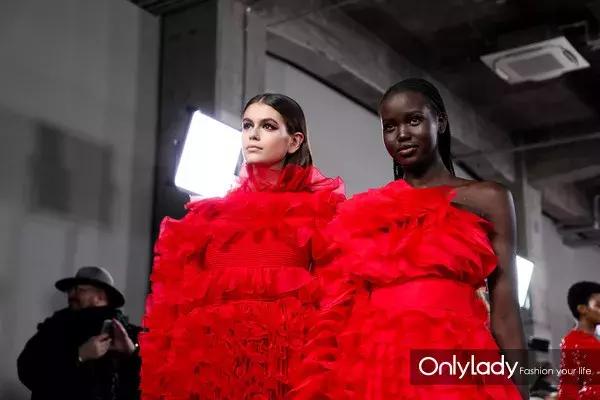 张艺兴valentino东京神图,张艺兴valentino秀场表演