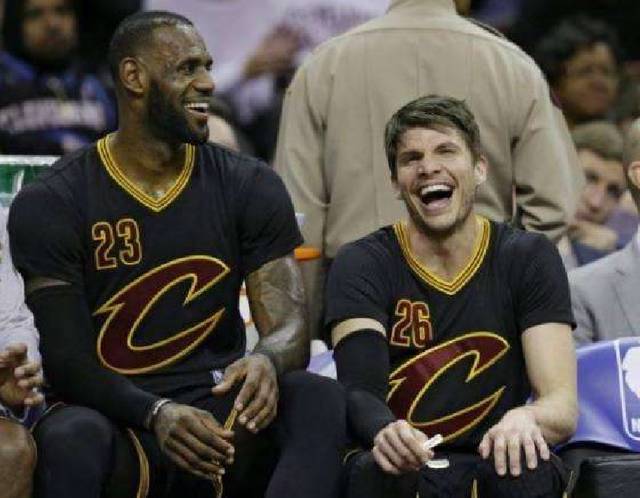 又一大鱼官宣下家无视湖人示好拒绝76人招募他加盟雄鹿