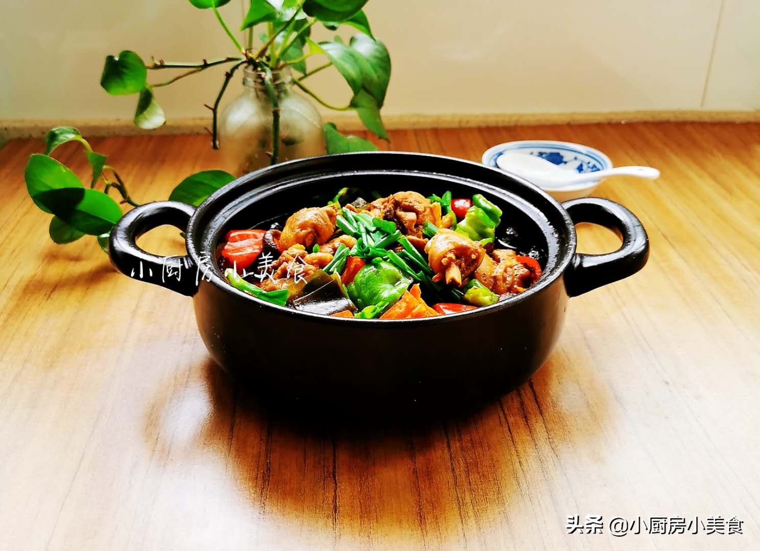 炖一锅肉拌饭,鸡肉汤拌米饭