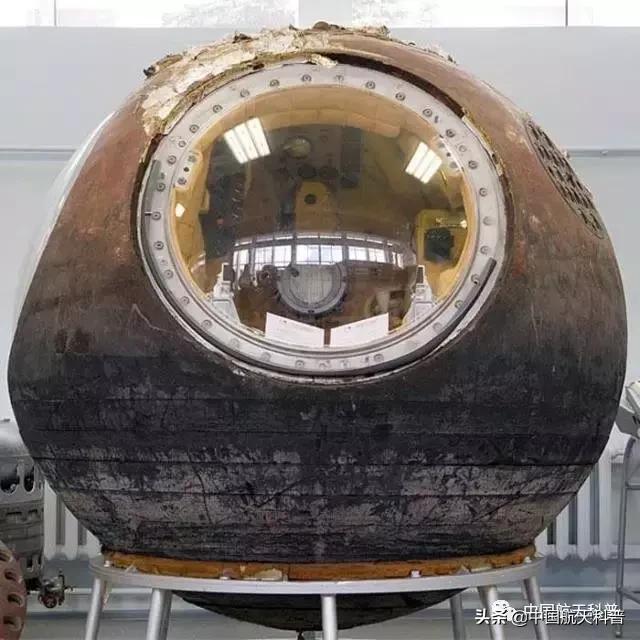 飞船进入大气层的哪一层会燃烧,飞船出大气层就不会燃烧了吗