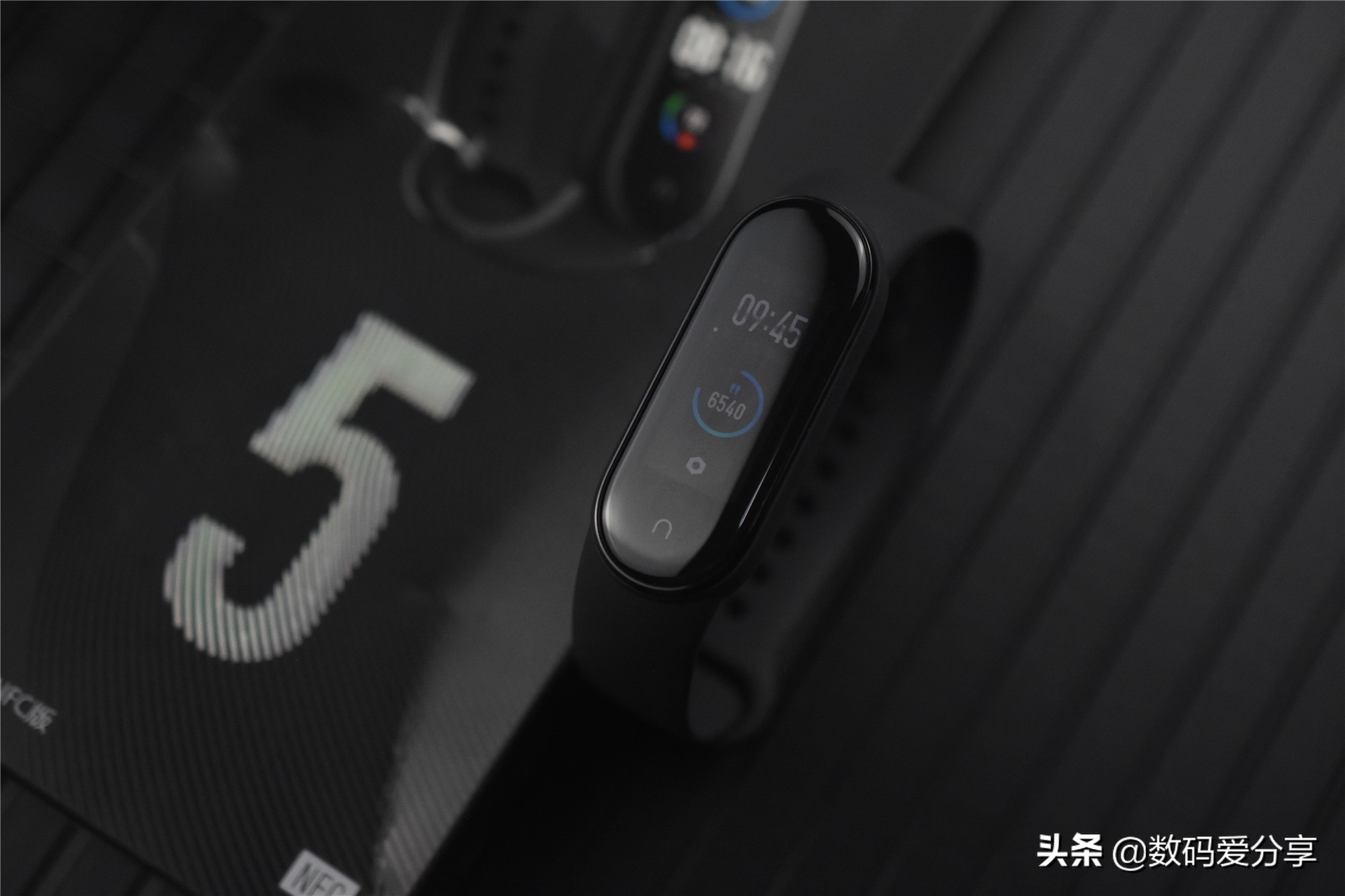 小米手环5体验：售价189，和小米手环4长得一样，还值不值得买？