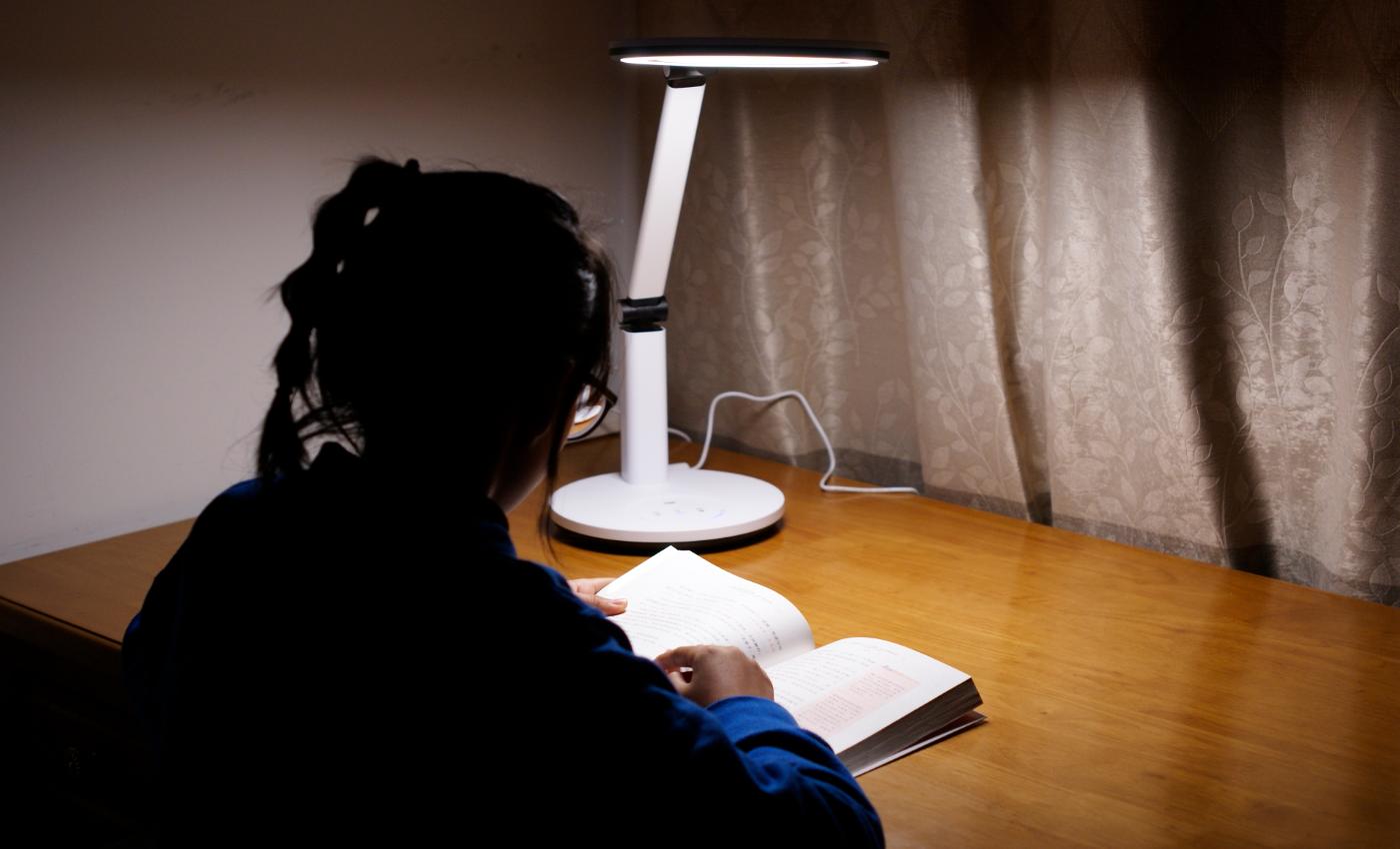 孩视宝智能护眼台灯,好视力和孩视宝台灯测评