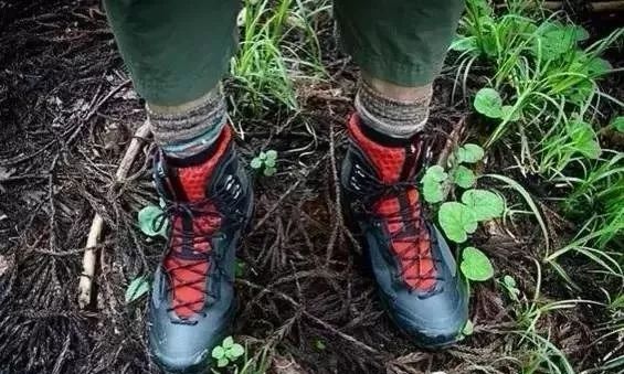 探路者鞋子能登山吗,爬山装备五月