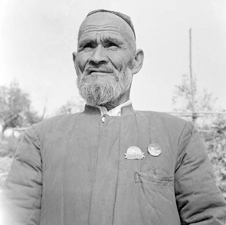 库尔班：想骑驴看望主席，临终遗训：从军报国，重孙女成航母女兵