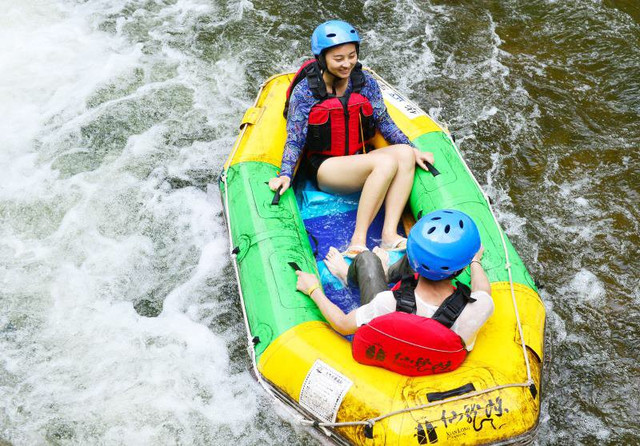 漂流翻船站不住怎么自救,漂流艇翻船怎么自救