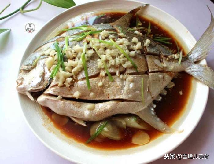 鱼不煎不炸怎么红烧好吃,怎么煎炖熟的鱼不碎不粘皮