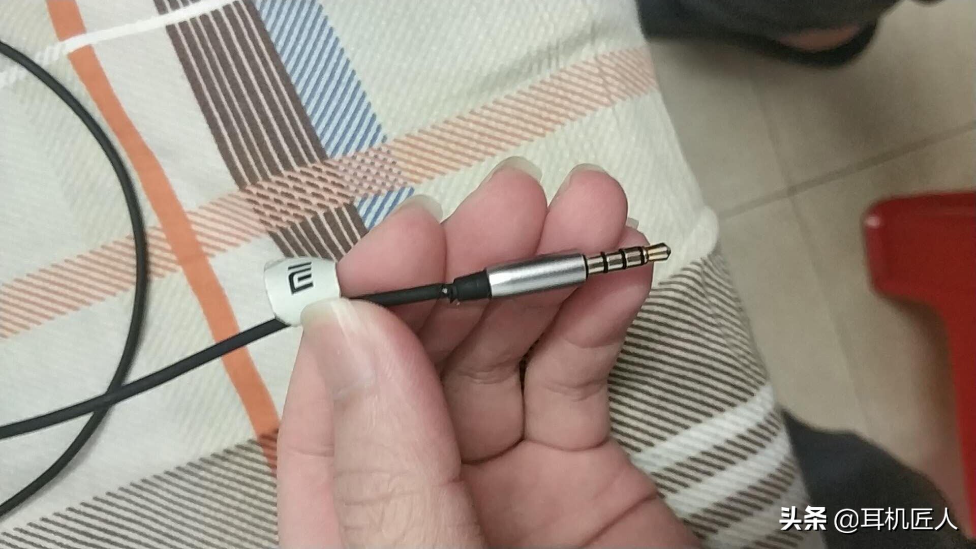 小米耳机只有音乐怎么回事,小米耳机有一边不能充电