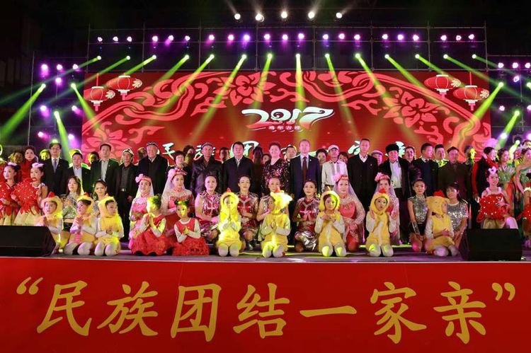 *疆新**是个好地方作者：刘尊鑫