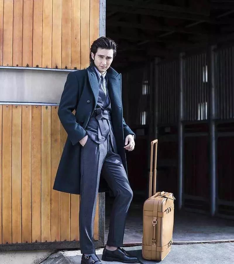 快递小哥杨幂走红,快递小哥和杨幂谁帅