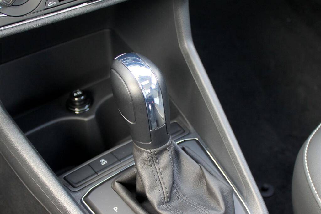 2019款桑塔纳测评，1.5L+6AT经济省油，家用代步首选