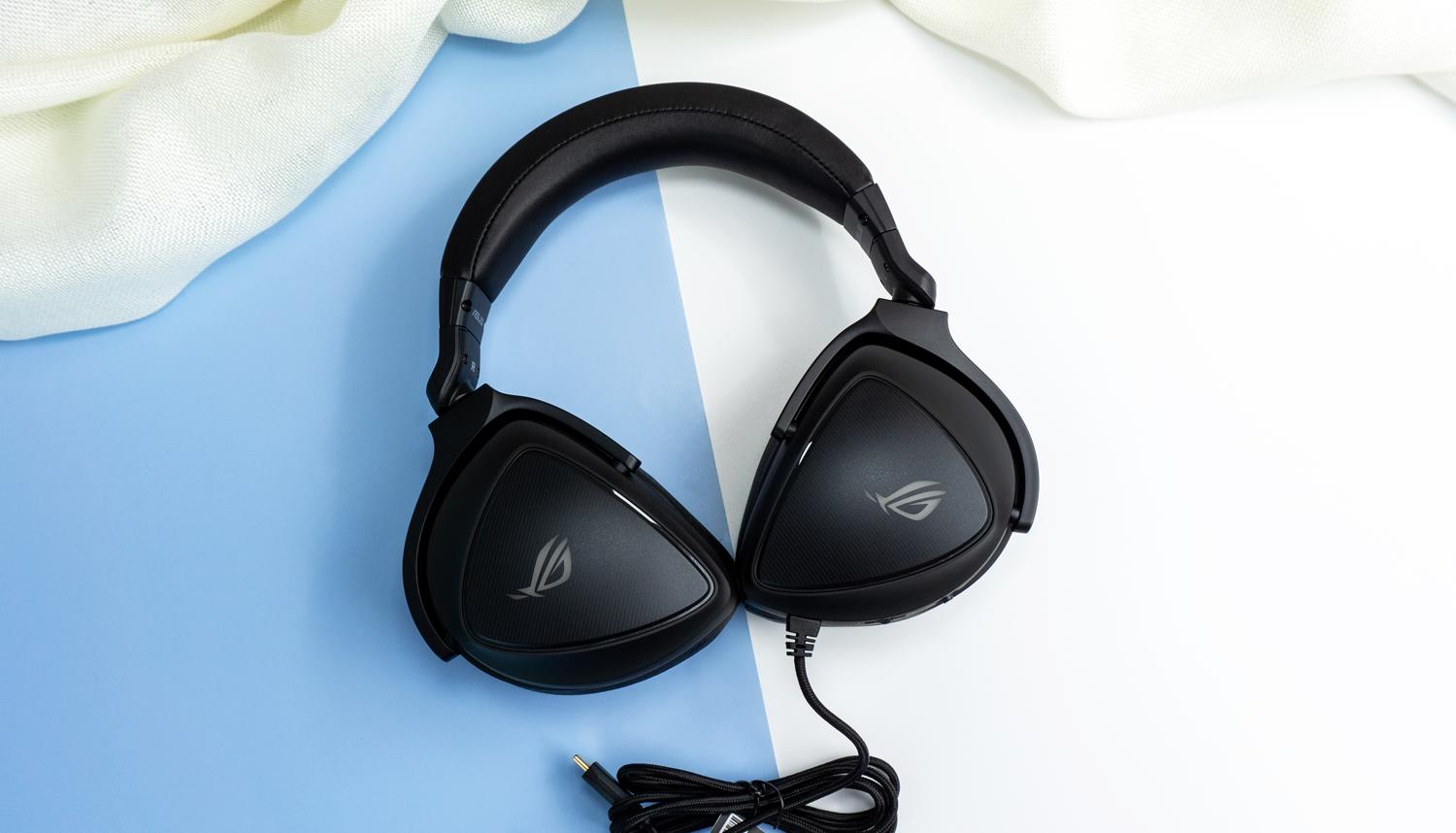 游戏宅理想桌面,电竞头戴式耳机rog棱镜s