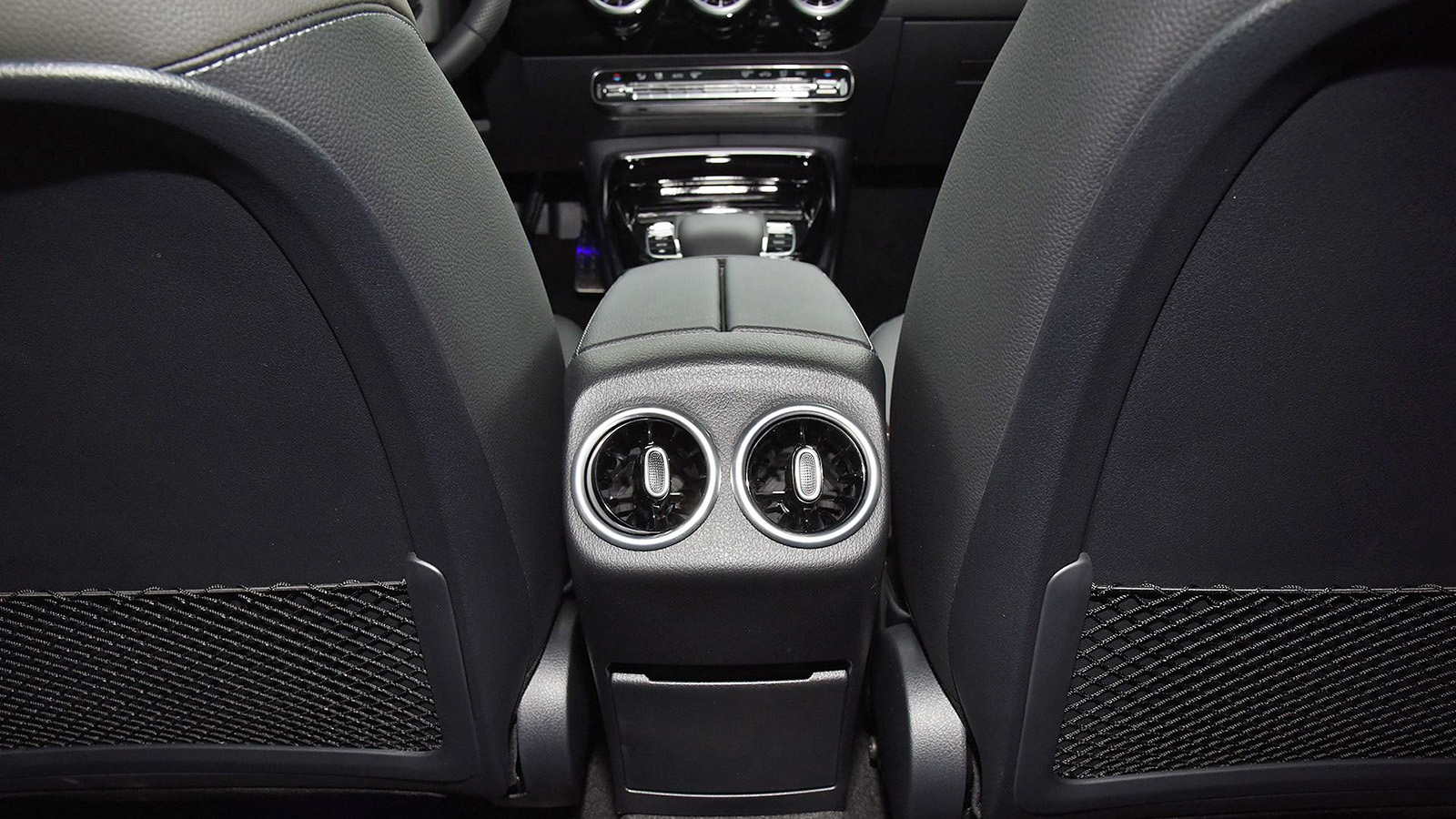 宝马330iM对比奔驰AMGA35L同价位/国产/性能/小弟车如何选?