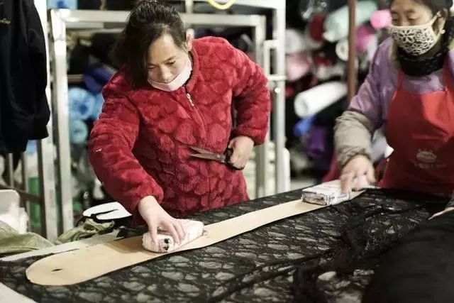 江苏灌云：这2万的江苏人，承包中国60%的情趣内衣，年销售额10亿