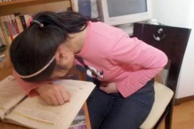 八岁孩子断断续续胃疼怎么办,7岁孩子喊胃疼