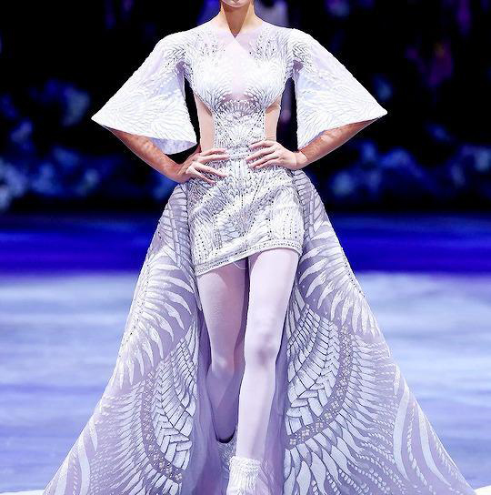 迪拜MichaelCinco王室晚宴高定礼服，贵族剪裁，高级感太美