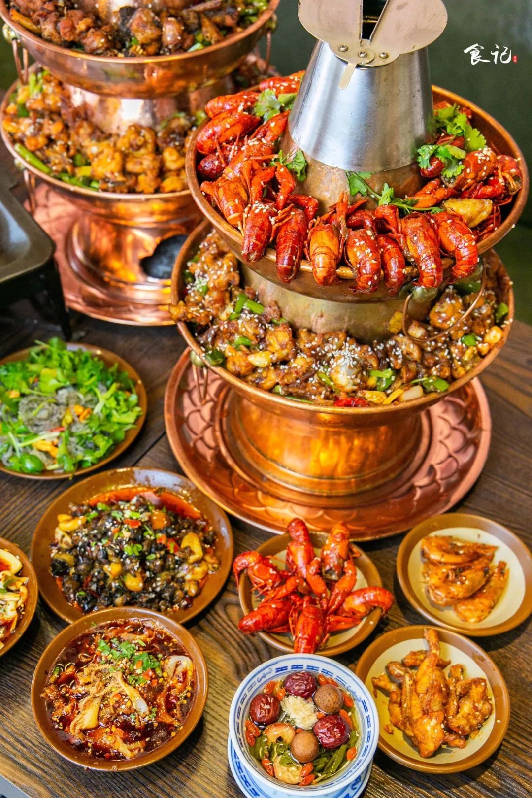 火爆襄阳的3层“壕锅”来袭！还有360°满到爆的龙虾牛蛙双子塔！