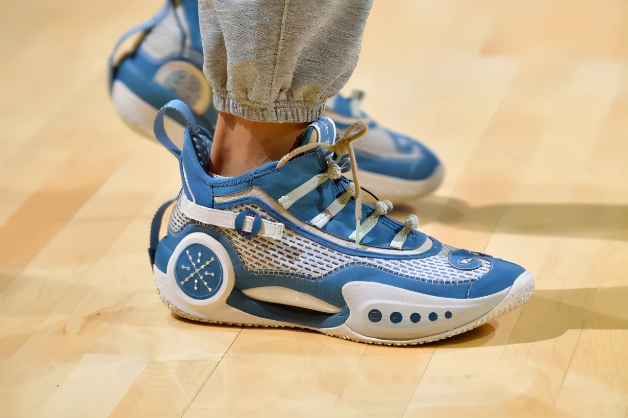 浪凡属于红血档次吗,李宁国潮和李宁品牌有什么区别