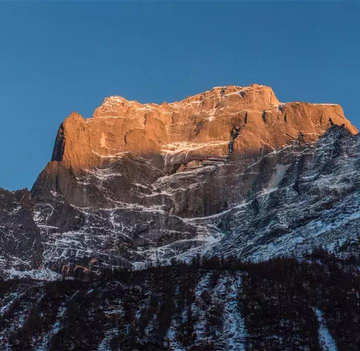 看阿坝县全景,阿坝环线海拔一览表