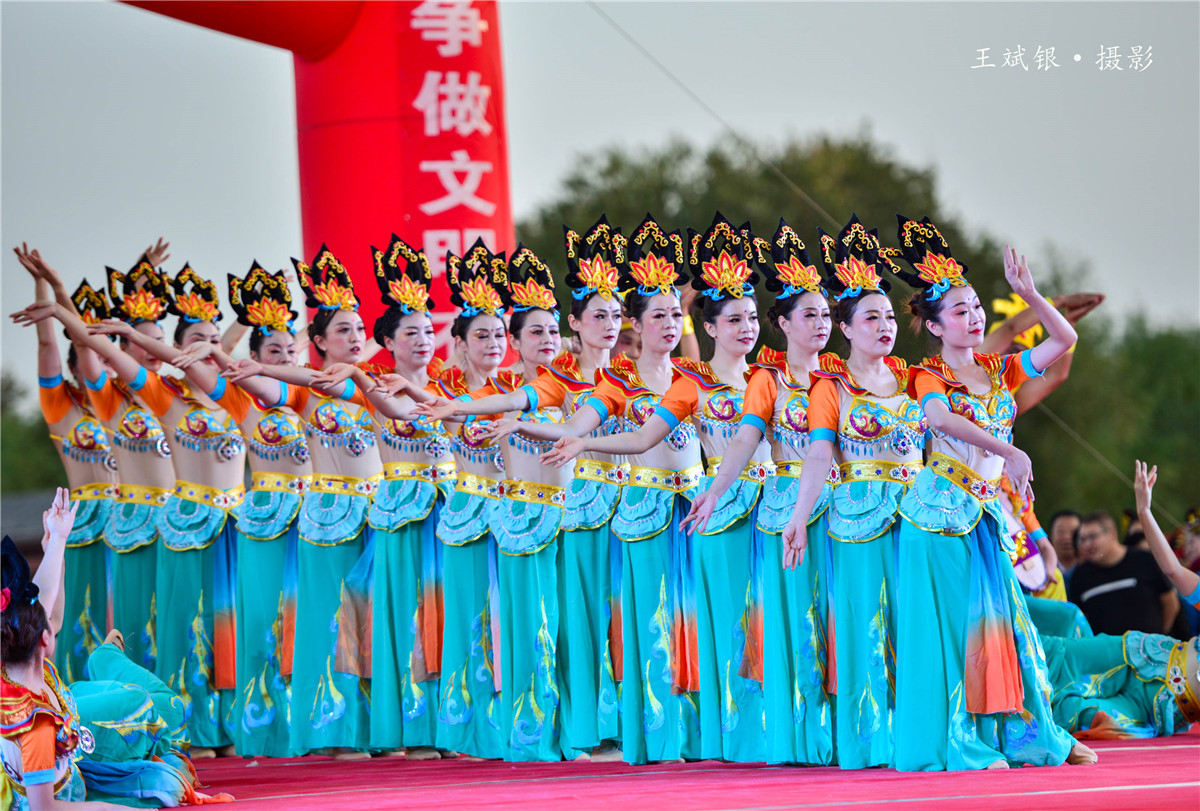 适合穿敦煌服跳的舞,跳敦煌舞服装