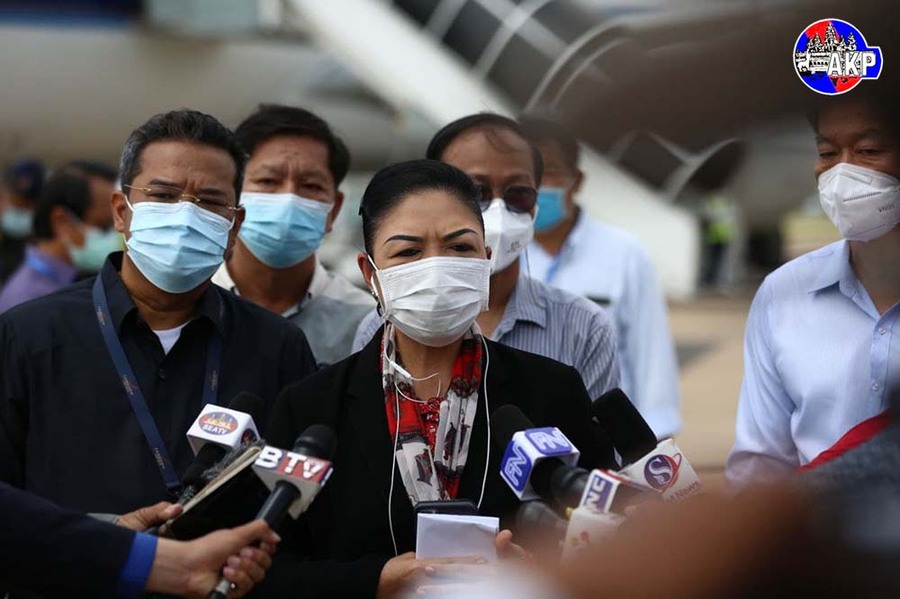 新一批由柬埔寨政府采购的中国科兴新冠疫苗昨日运抵金边国际机场