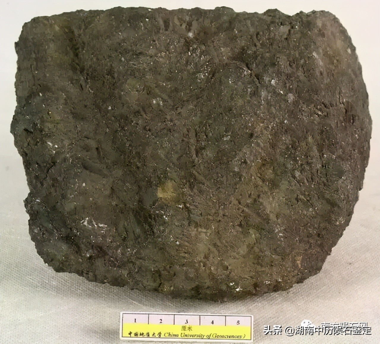 月球陨石与地球矿石的区别,月球陨石和矿石有什么区别