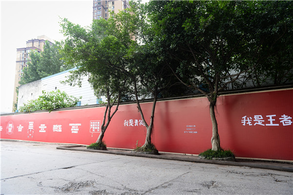 重庆一驾校因标语成网红学过车的你，一定是笑中带泪吧？