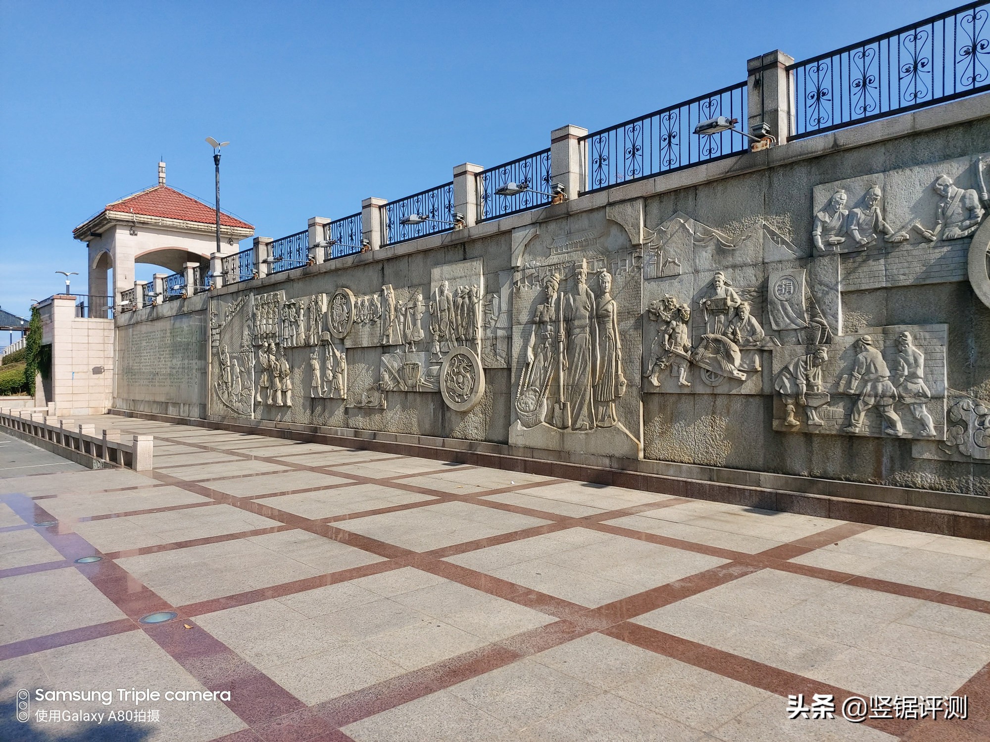 三星A80深度评测，6.7英寸全面屏，旋转摄像头设计