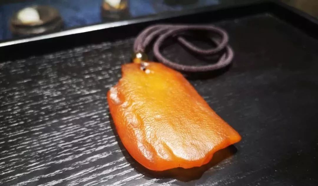 蜜蜡的品质瓷白牙白,蜜蜡什么样品质的是最好的