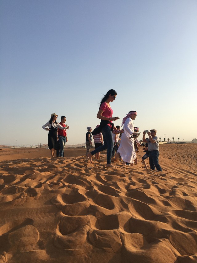 去迪拜冲沙穿什么鞋,去迪拜冲沙