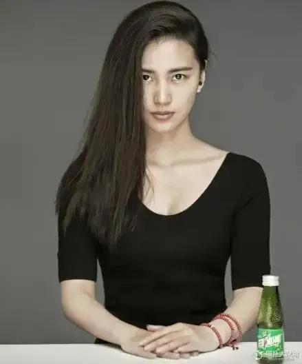 陈漫代言粉红丝带图片,陈漫代言了什么品牌衣服