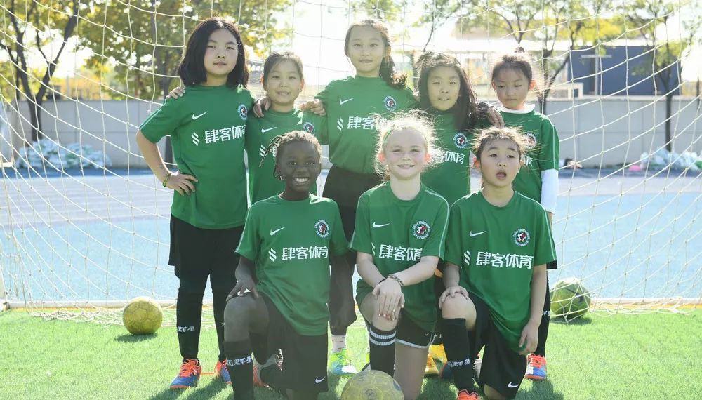 万国群星俱乐部主席向大家拜年！